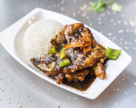 330 Pork Chop with Peppercorn Sauce 黑椒猪扒